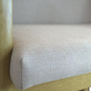 Banqueta de Madera Amália con Respaldo en Malla – Color Almendra – Lino Beige