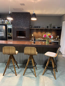 Taburete giratorio tapizado Marina, color Freijó, tela Frise claro